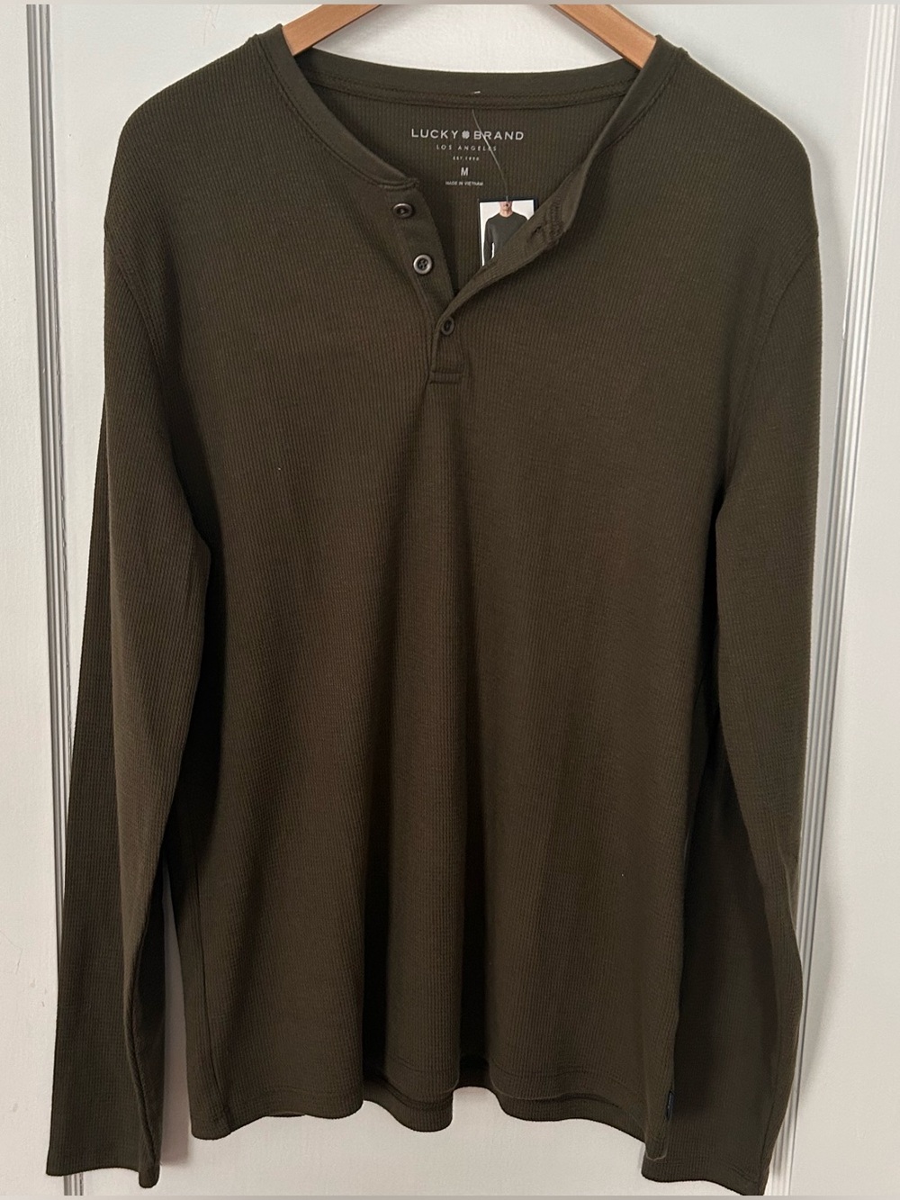 Lucky Brand NWT Men’s Size M Long Sleeve Waffle Knit Henley Sweater - Picture 8 of 13